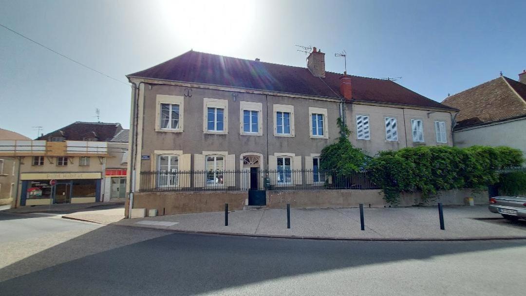 Les Gites Du Chateau Châteaumeillant Eksteriør billede